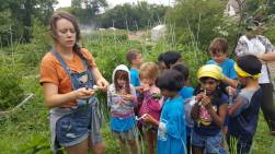 Education Intern Paige introduces the kids to leeks while on a Taste Test Tour!